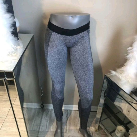 FASHION NOVA BUTT ENHANCER LEGGINGS LIKE NEW - Picture 3 of 3